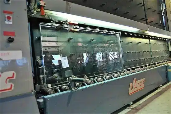 Lavorazione del vetrocamera nella vetreria FAR-EST
